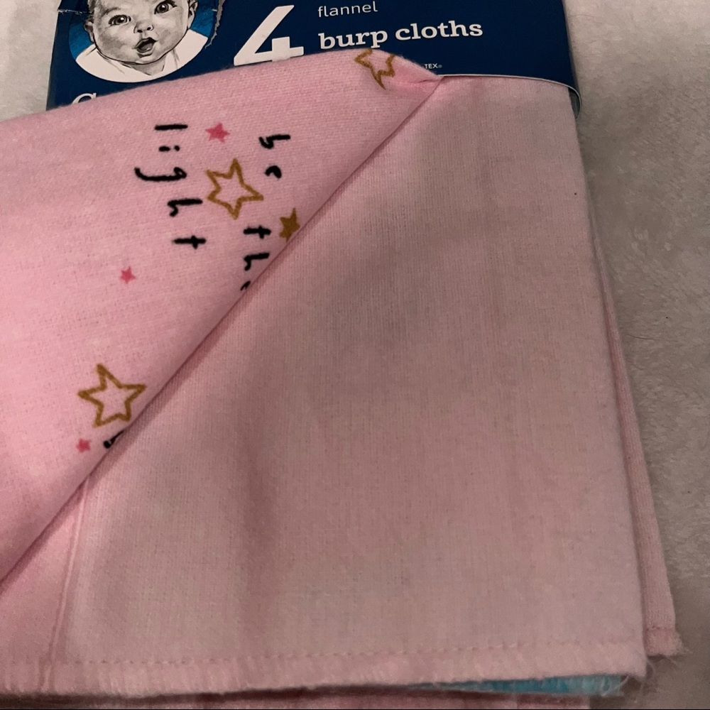 Gerber NWT 4 burp cloths - Picture 5 of 8